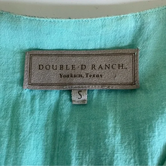 Double D Ranch top small turquoise embroidered - Picture 3 of 7